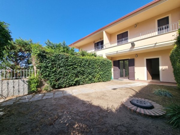 casa indipendente in vendita a Montepaone in zona Montepaone Lido