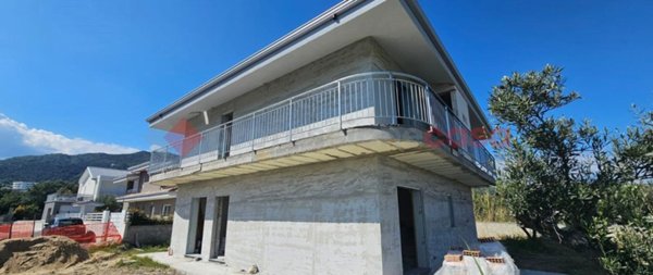 casa indipendente in vendita a Montepaone in zona Montepaone Lido