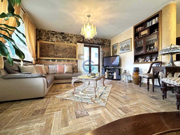 casa indipendente in vendita a Montepaone in zona Montepaone Lido