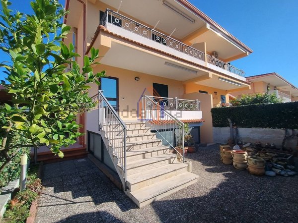 casa indipendente in vendita a Montepaone in zona Montepaone Lido