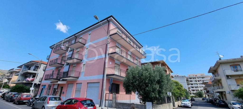 appartamento in vendita a Montepaone in zona Montepaone Lido