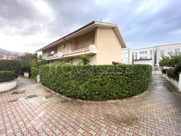 casa indipendente in vendita a Montepaone in zona Montepaone Lido