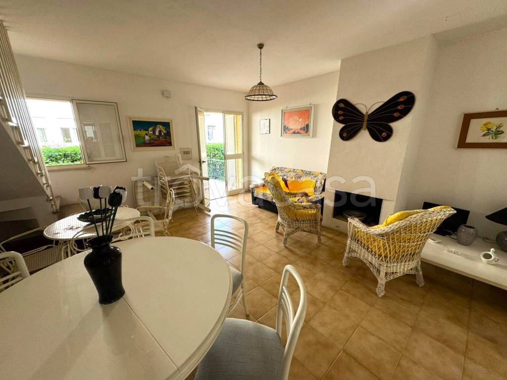 casa indipendente in vendita a Montepaone in zona Montepaone Lido