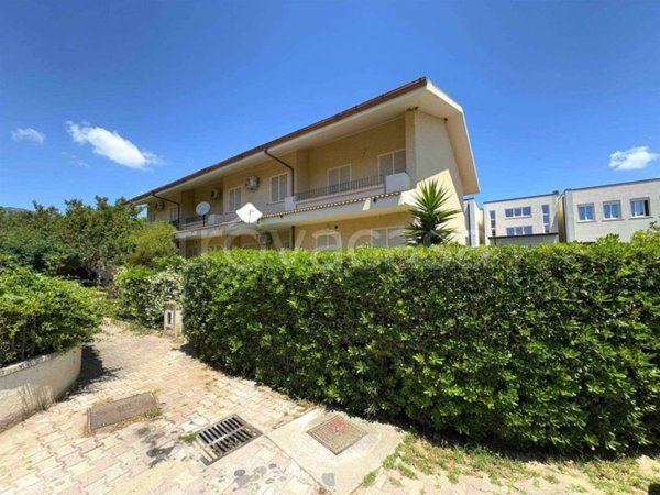 casa indipendente in vendita a Montepaone in zona Montepaone Lido