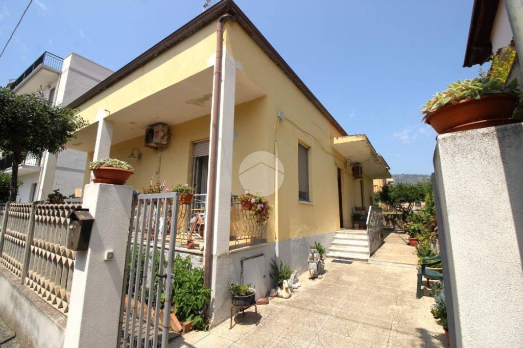 appartamento in vendita a Montepaone in zona Montepaone Lido