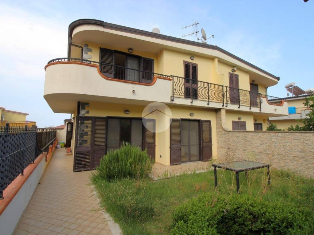 casa indipendente in vendita a Montepaone in zona Sant'Angelo