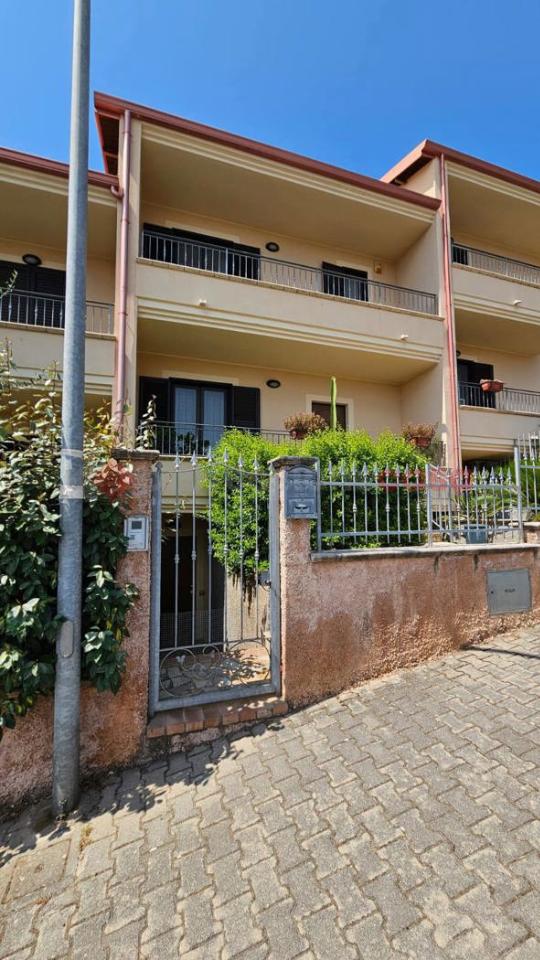 casa indipendente in vendita a Montepaone in zona Montepaone Lido