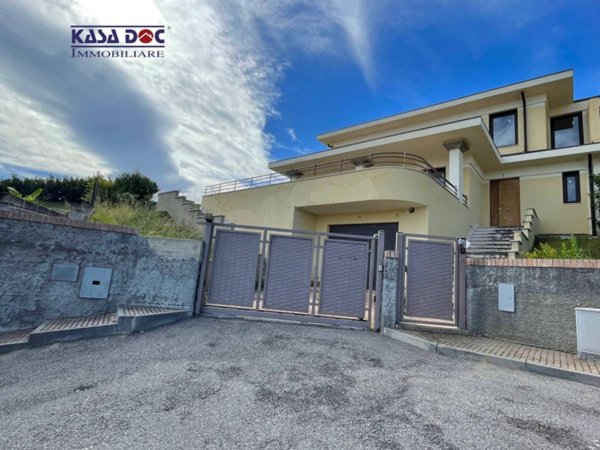 casa indipendente in vendita a Montepaone