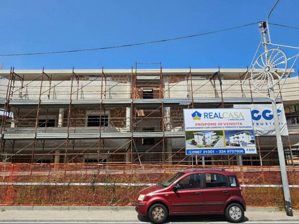 appartamento in vendita a Montepaone in zona Montepaone Lido