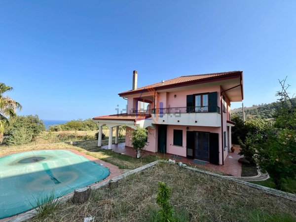 casa indipendente in vendita a Montepaone