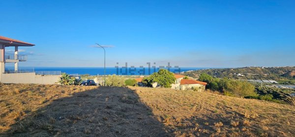 terreno edificabile in vendita a Montepaone in zona Montepaone Lido