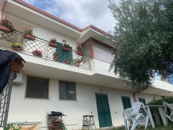 casa indipendente in vendita a Montepaone in zona Montepaone Lido