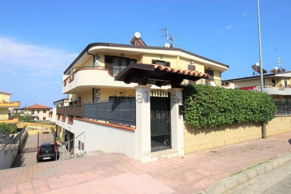casa indipendente in vendita a Montepaone in zona Montepaone Lido
