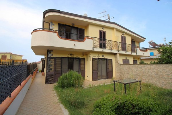casa indipendente in vendita a Montepaone in zona Montepaone Lido