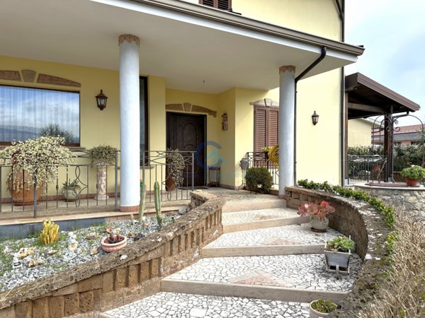 casa indipendente in vendita a Montepaone in zona Montepaone Lido