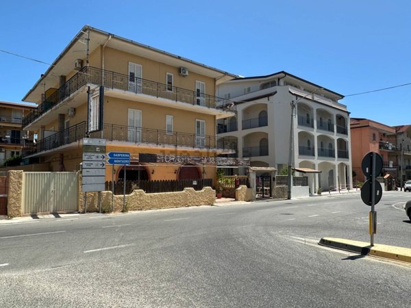 locale commerciale in vendita a Montepaone