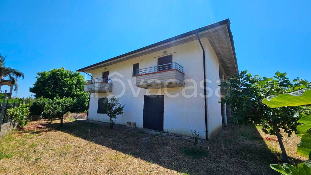 casa indipendente in vendita a Montepaone in zona Montepaone Lido
