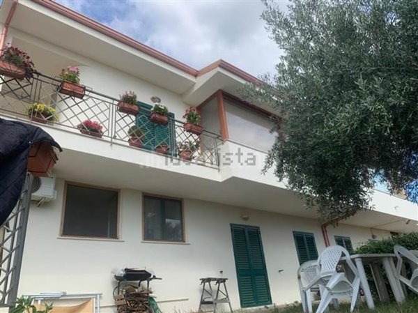 casa indipendente in vendita a Montepaone in zona Montepaone Lido