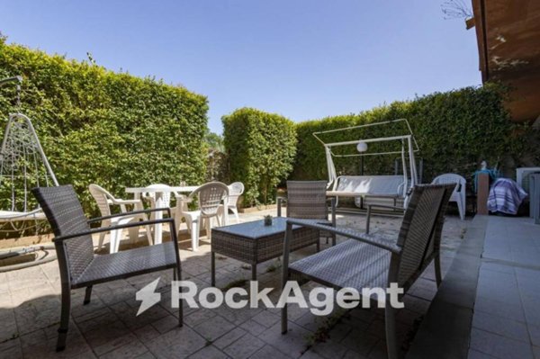 appartamento in vendita a Montepaone in zona Montepaone Lido