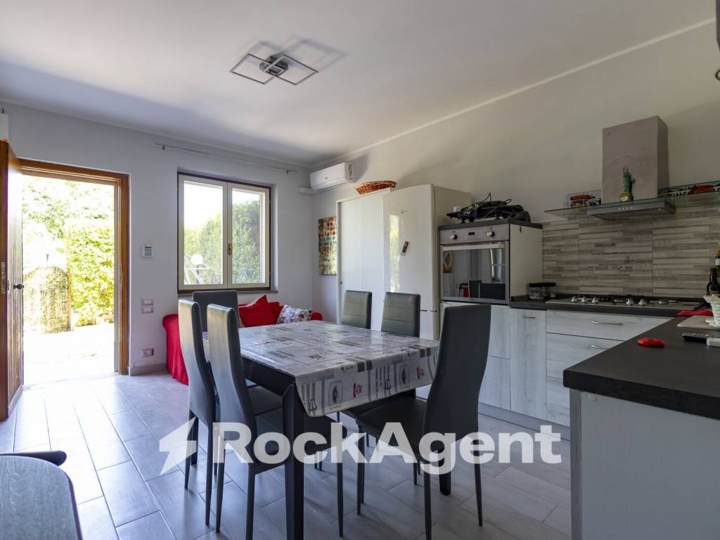 appartamento in vendita a Montepaone in zona Montepaone Lido