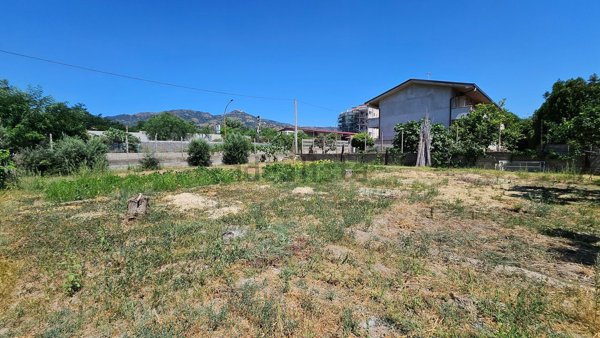 terreno edificabile in vendita a Montepaone in zona Montepaone Lido