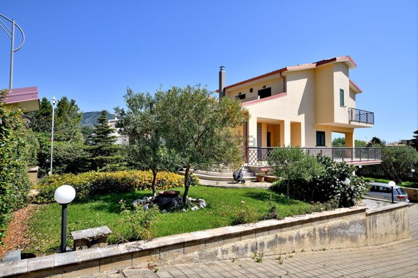 casa indipendente in vendita a Montepaone