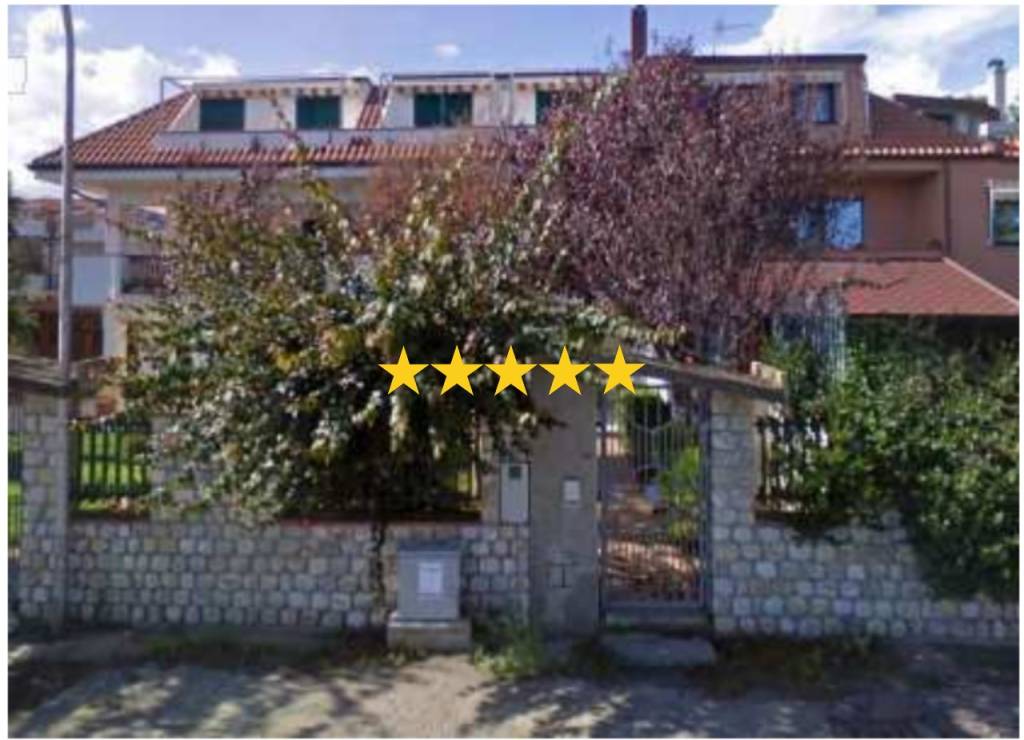 casa indipendente in vendita a Montepaone in zona Montepaone Lido