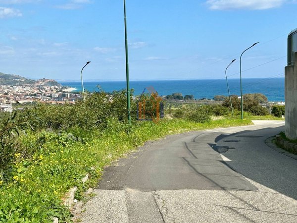 terreno edificabile in vendita a Montepaone in zona Montepaone Lido
