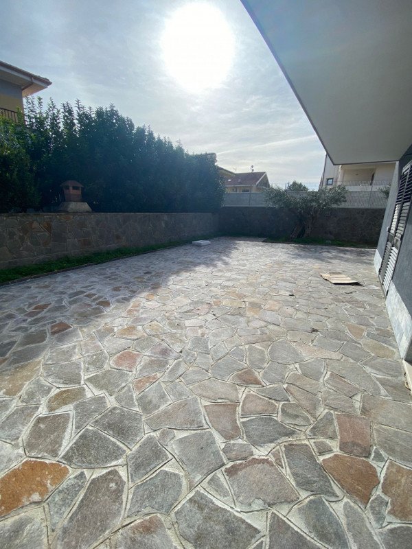 casa indipendente in vendita a Montepaone in zona Montepaone Lido