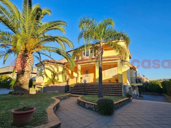 casa indipendente in vendita a Montepaone in zona Montepaone Lido