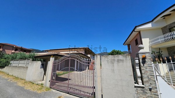 casa indipendente in vendita a Montepaone