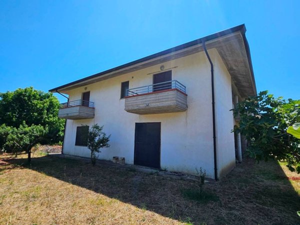 casa indipendente in vendita a Montepaone in zona Sant'Angelo
