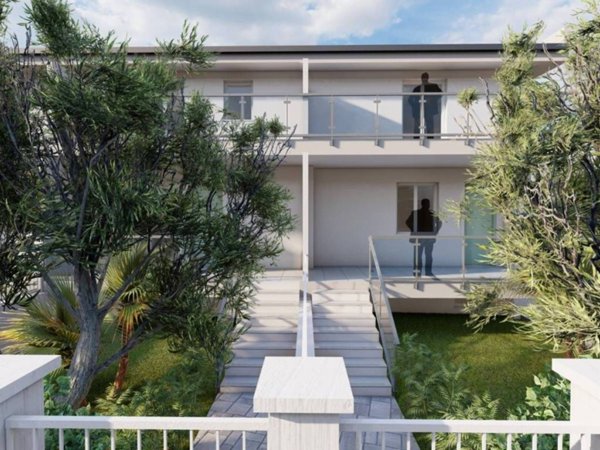 casa indipendente in vendita a Montepaone in zona Montepaone Lido