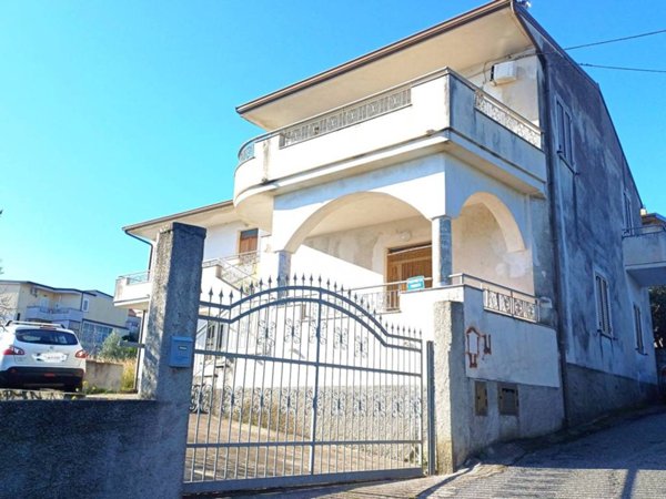 casa indipendente in vendita a Montepaone in zona Paparo