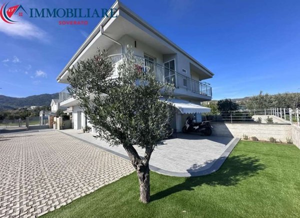 casa indipendente in vendita a Montepaone