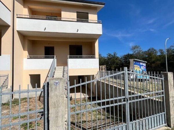 casa indipendente in vendita a Montepaone in zona Montepaone Lido