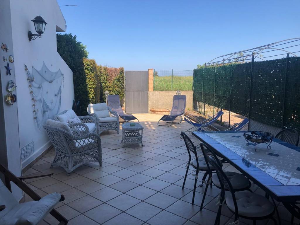 casa indipendente in vendita a Montepaone in zona Montepaone Lido