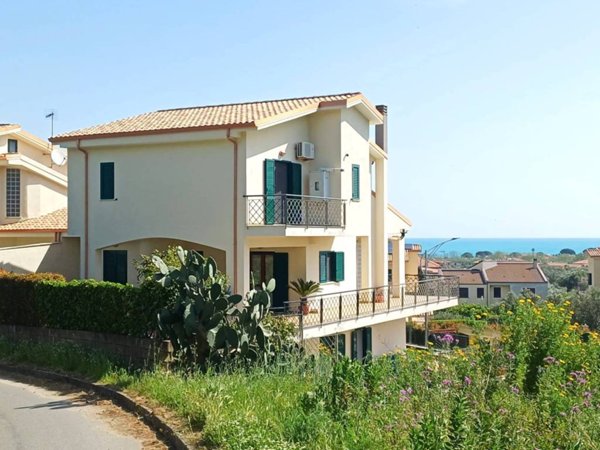 casa indipendente in vendita a Montepaone in zona Frabotto Mannesì