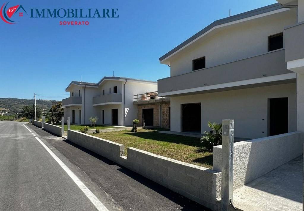casa indipendente in vendita a Montepaone in zona Paparo