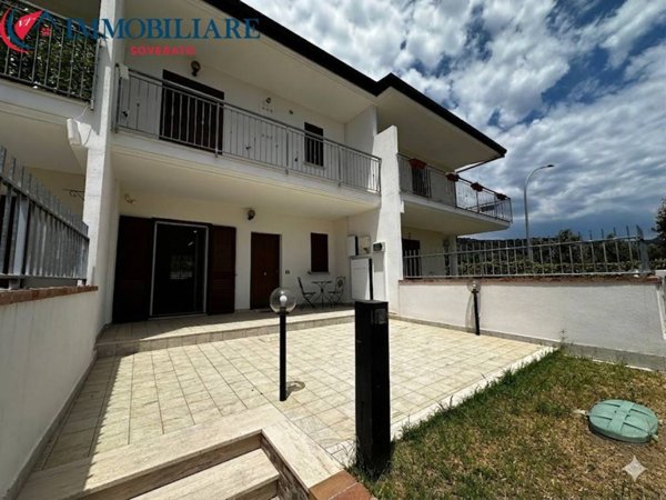 casa indipendente in vendita a Montepaone in zona Montepaone Lido