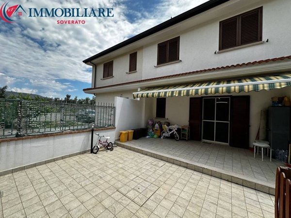 casa indipendente in vendita a Montepaone in zona Montepaone Lido