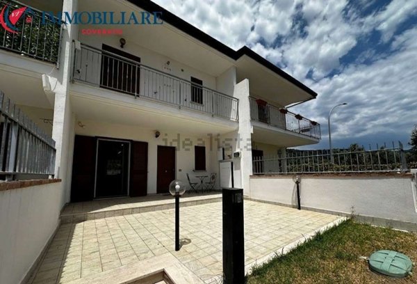casa indipendente in vendita a Montepaone in zona Sant'Angelo