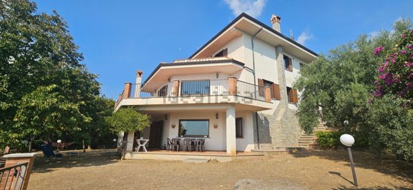 casa indipendente in vendita a Montepaone in zona Frabotto Mannesì