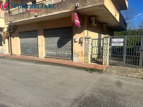 negozio in vendita a Montepaone in zona Montepaone Lido