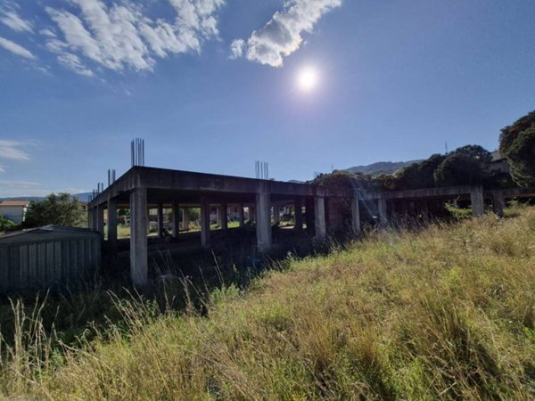 intera palazzina in vendita a Montepaone in zona Frabotto Mannesì