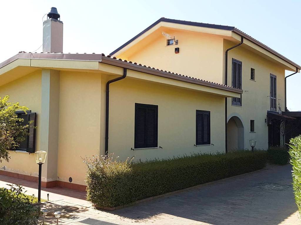 casa indipendente in vendita a Montepaone in zona Frabotto Mannesì