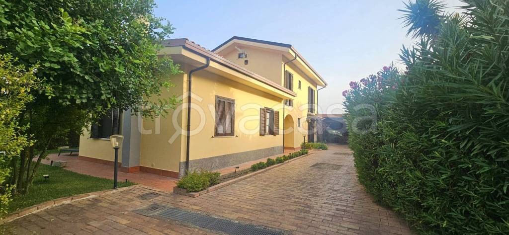 casa indipendente in vendita a Montepaone in zona Frabotto Mannesì