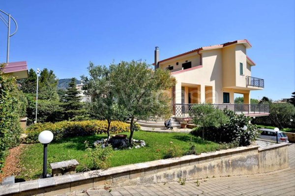 casa indipendente in vendita a Montepaone in zona Frabotto Mannesì