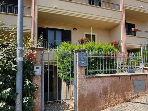 casa indipendente in vendita a Montepaone in zona Montepaone Lido