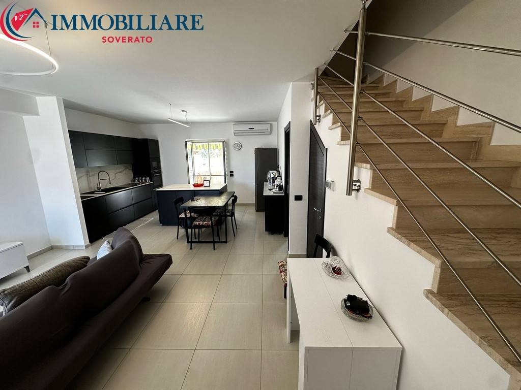 casa indipendente in vendita a Montepaone in zona Montepaone Lido